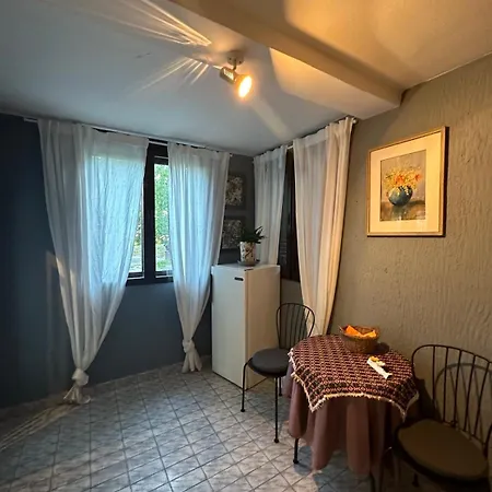 - Garden View & Art Gallery Appartamento *